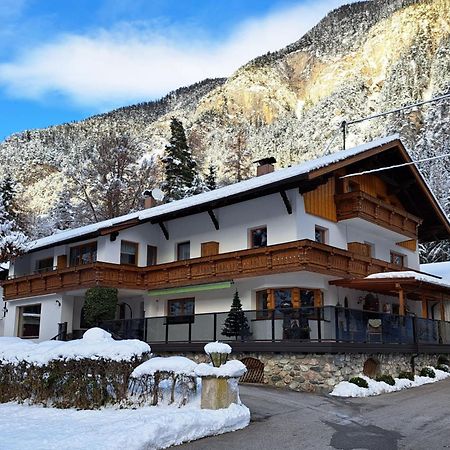 Gaestehaus Almrausch, Ferienanlage Mit Pool Nassereith Exterior photo