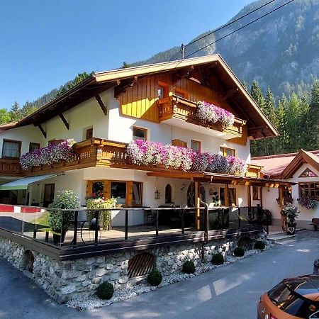 Gaestehaus Almrausch, Ferienanlage Mit Pool Nassereith Exterior photo