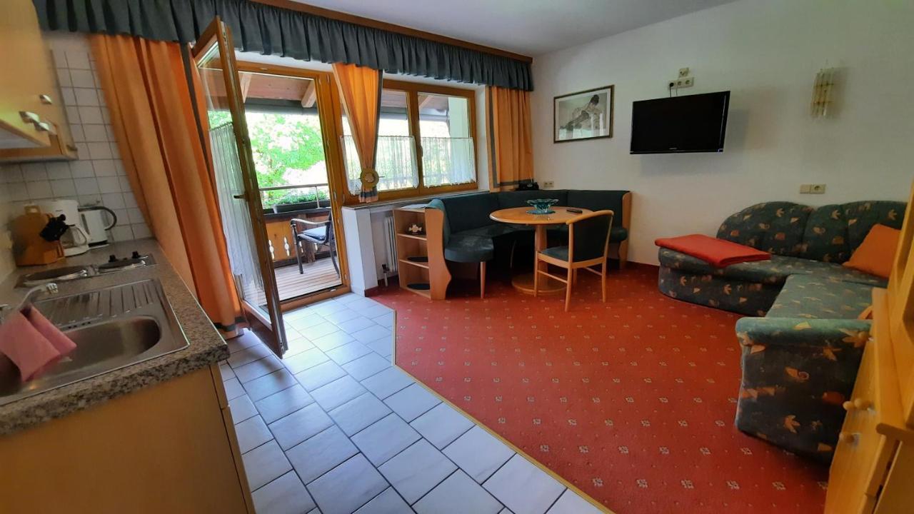Gaestehaus Almrausch, Ferienanlage Mit Pool Nassereith Exterior photo