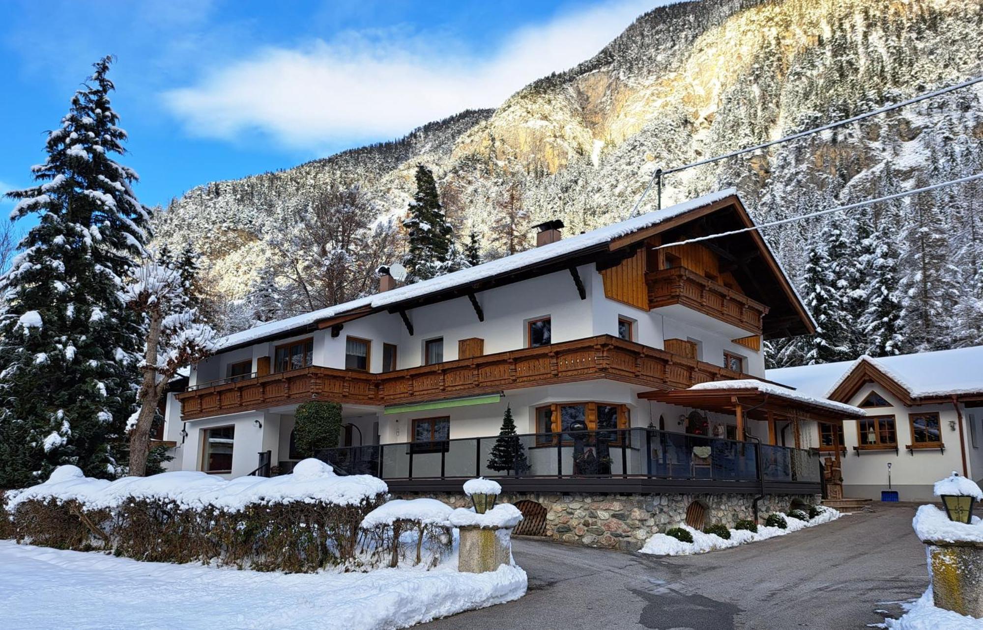 Gaestehaus Almrausch, Ferienanlage Mit Pool Nassereith Exterior photo