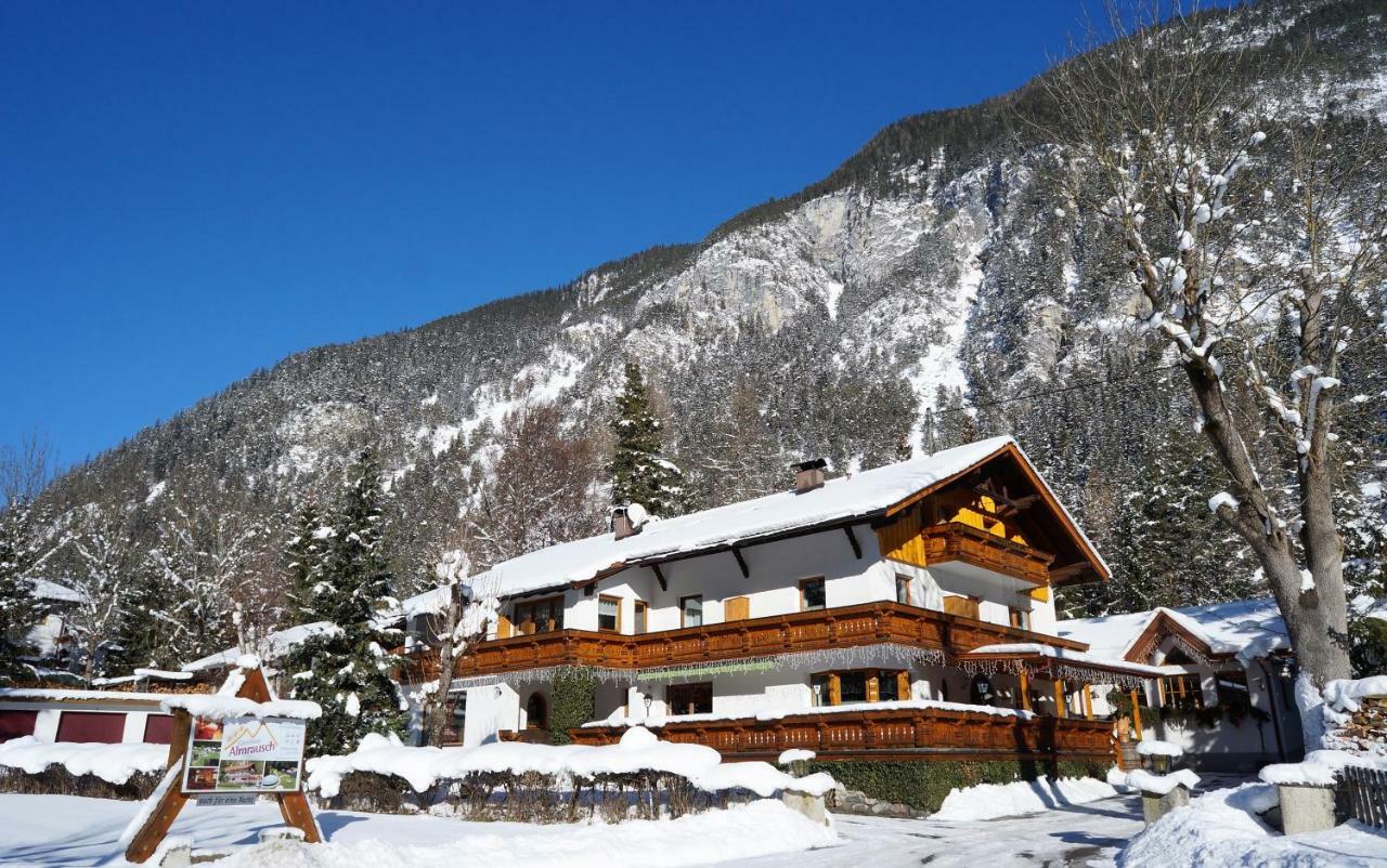 Gaestehaus Almrausch, Ferienanlage Mit Pool Nassereith Exterior photo