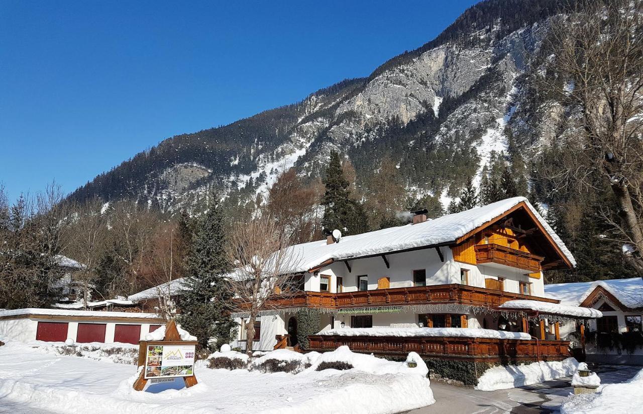 Gaestehaus Almrausch, Ferienanlage Mit Pool Nassereith Exterior photo