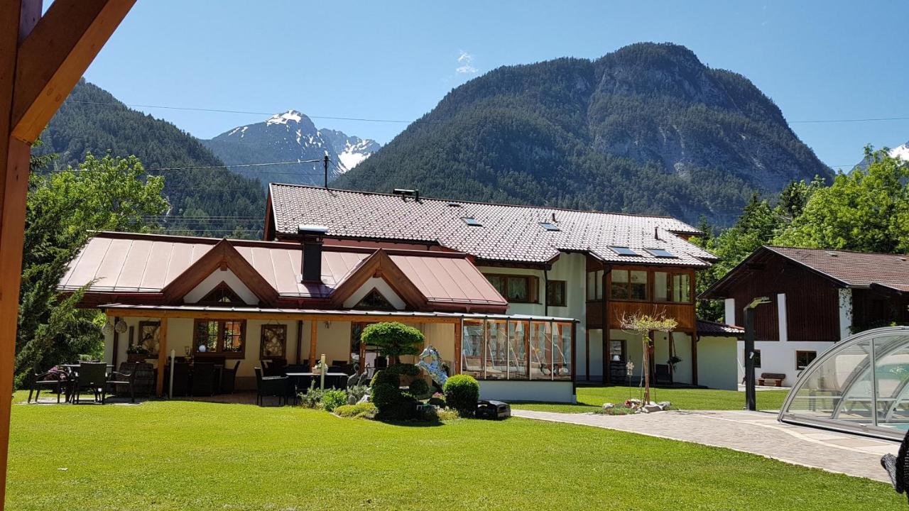 Gaestehaus Almrausch, Ferienanlage Mit Pool Nassereith Exterior photo